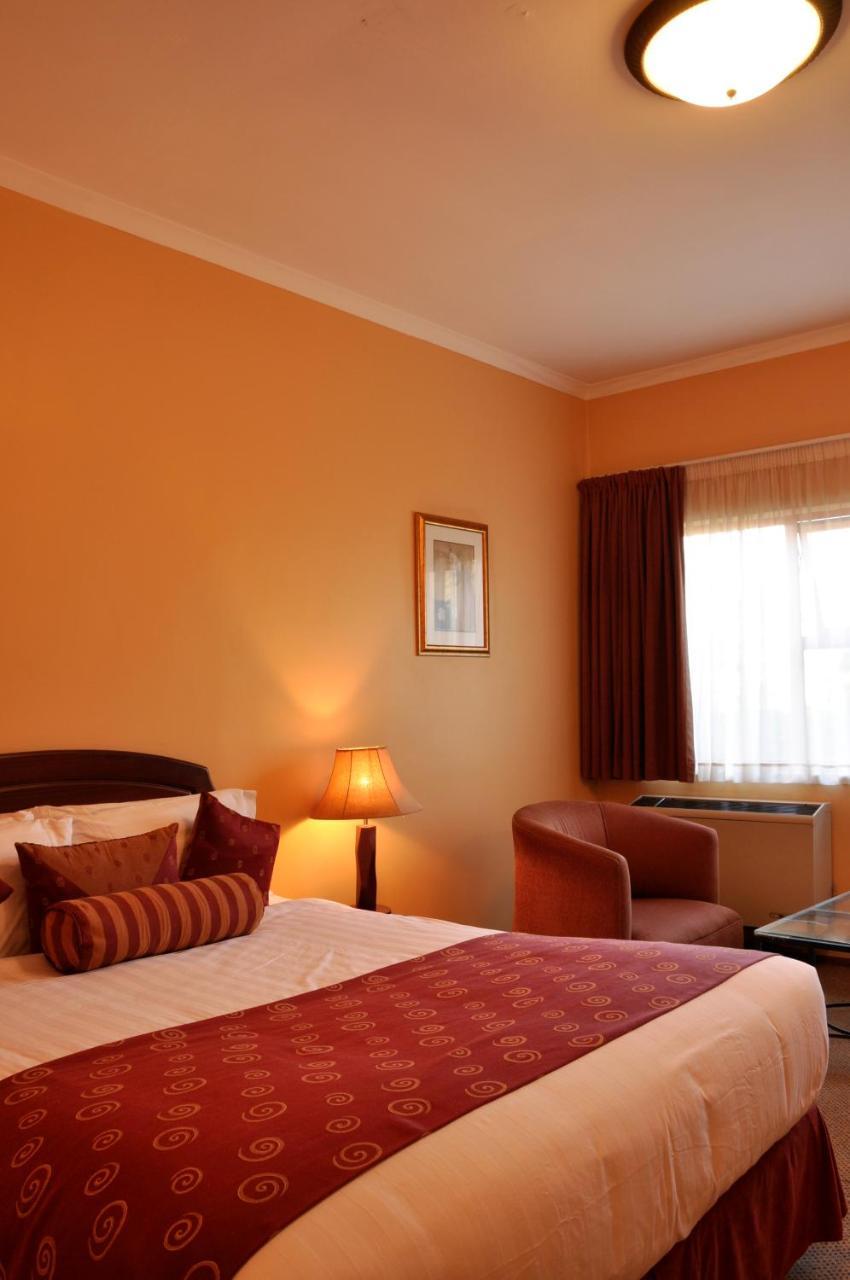 Crossroads Hotel 利隆圭 外观 照片