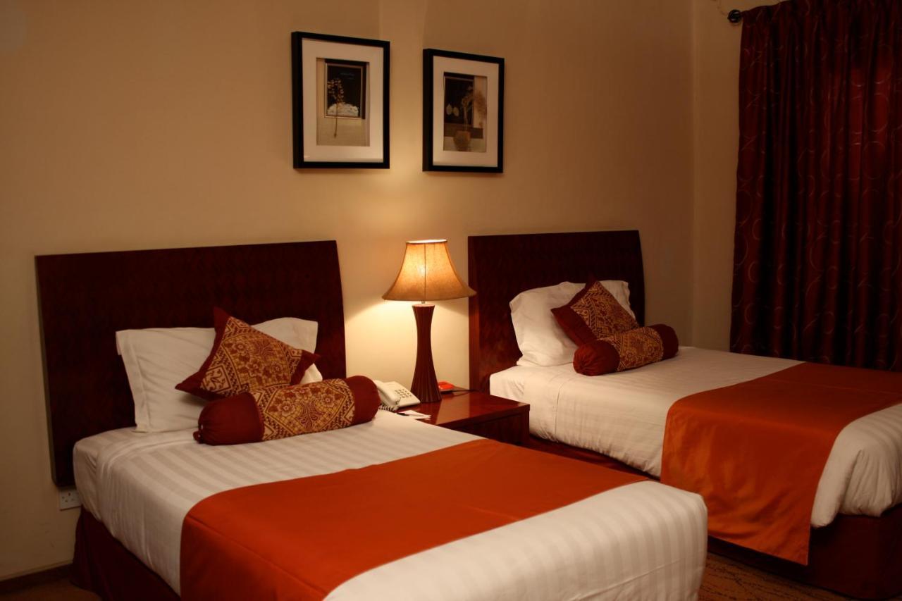 Crossroads Hotel 利隆圭 外观 照片
