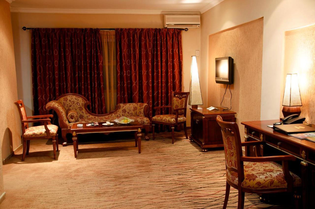 Crossroads Hotel 利隆圭 外观 照片