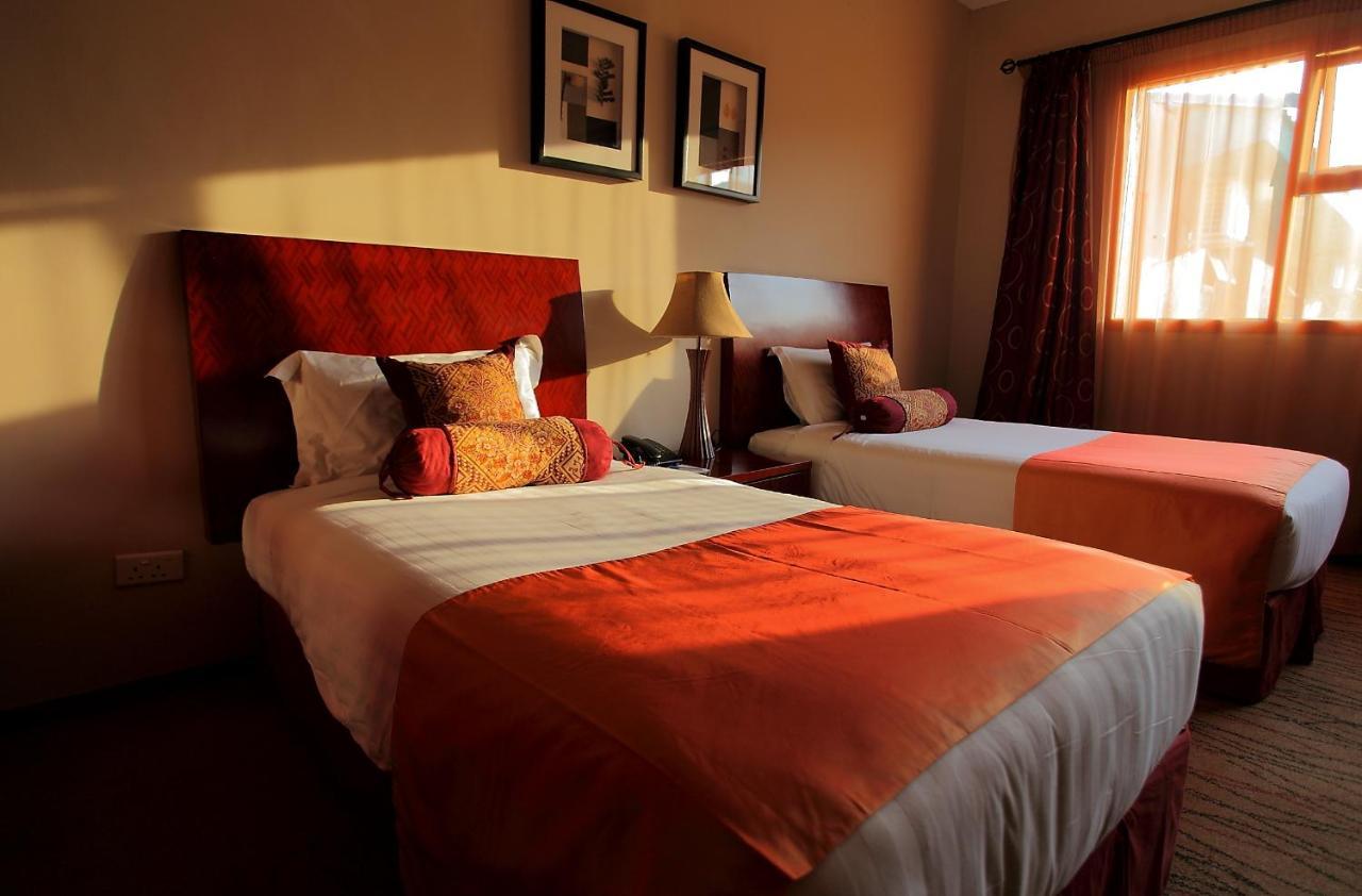 Crossroads Hotel 利隆圭 外观 照片