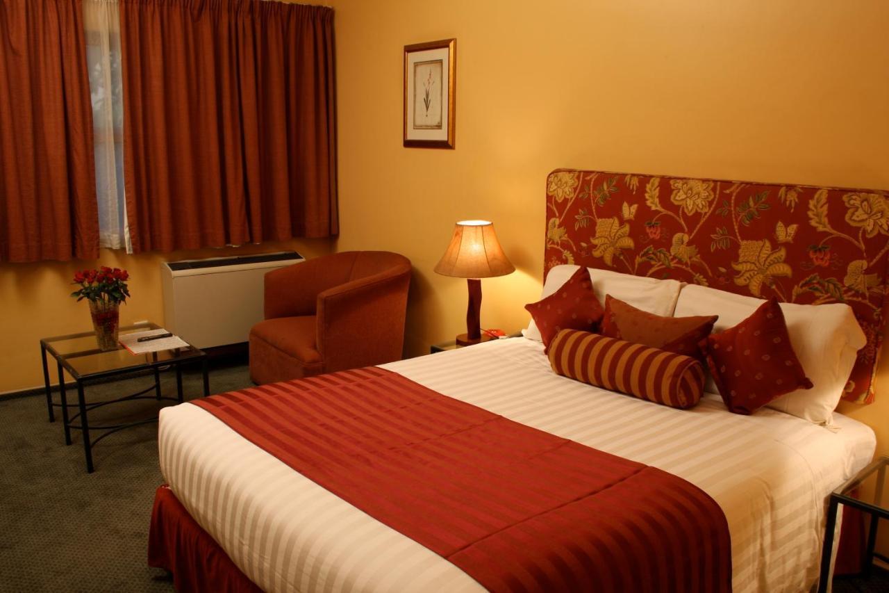Crossroads Hotel 利隆圭 外观 照片