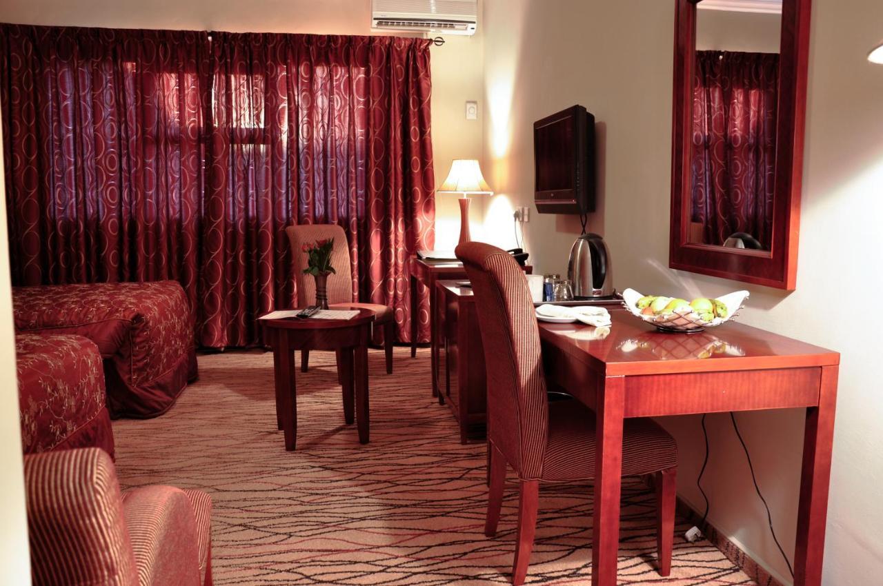 Crossroads Hotel 利隆圭 外观 照片