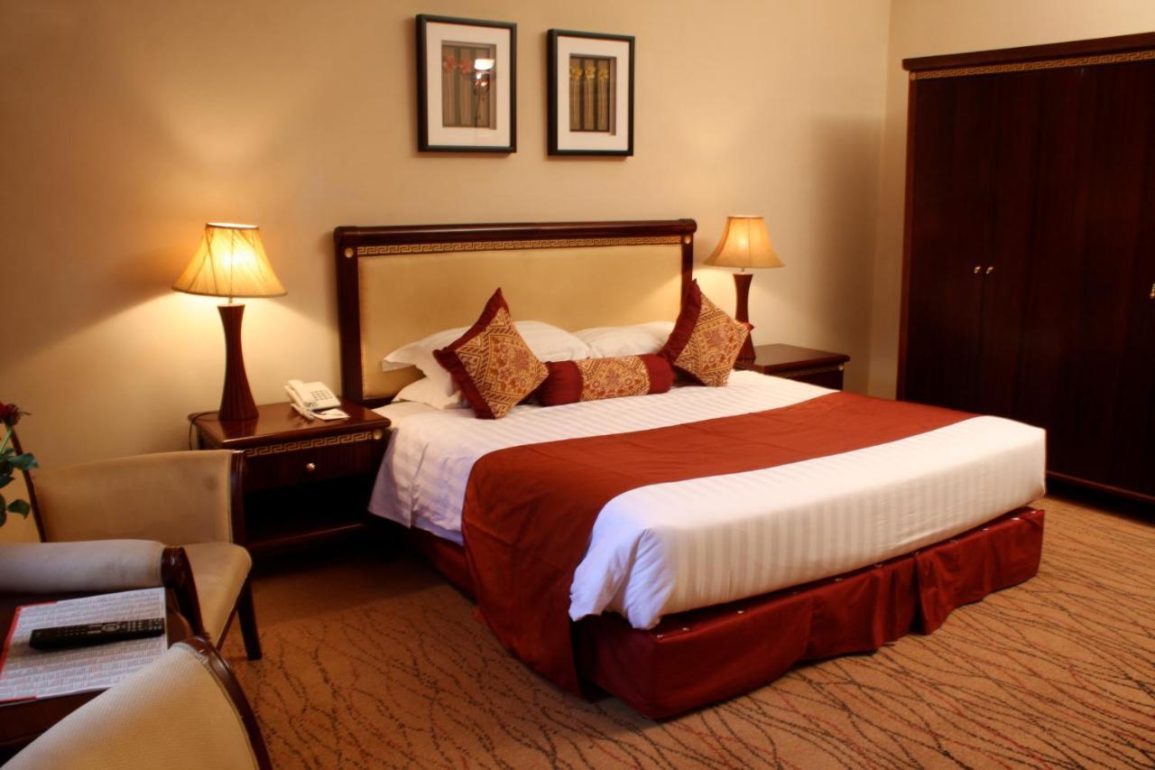 Crossroads Hotel 利隆圭 外观 照片