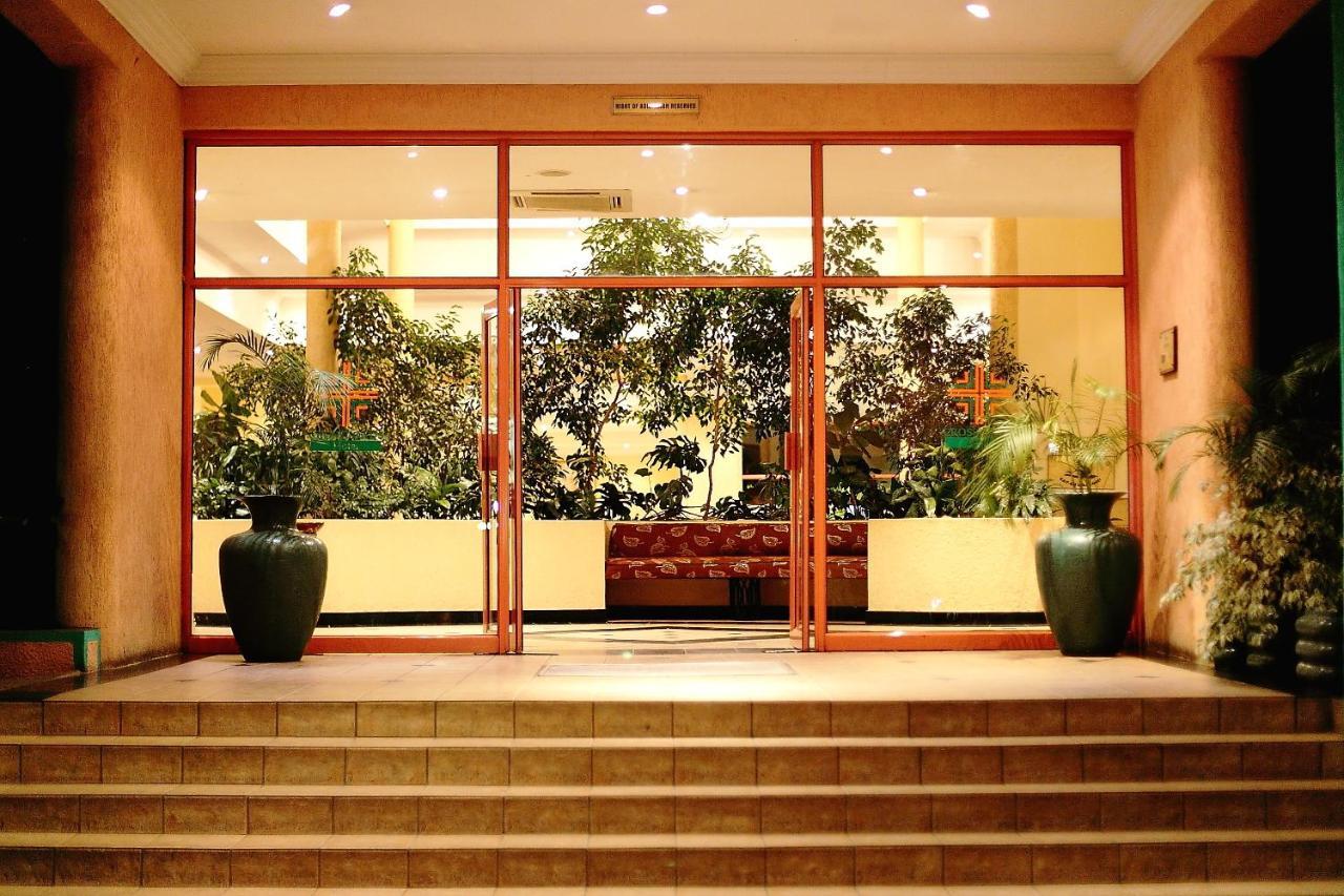 Crossroads Hotel 利隆圭 外观 照片