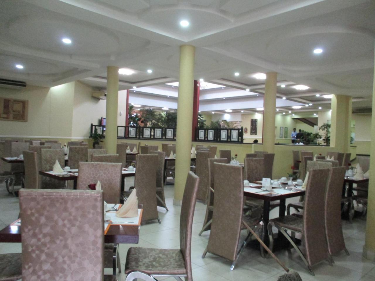 Crossroads Hotel 利隆圭 外观 照片